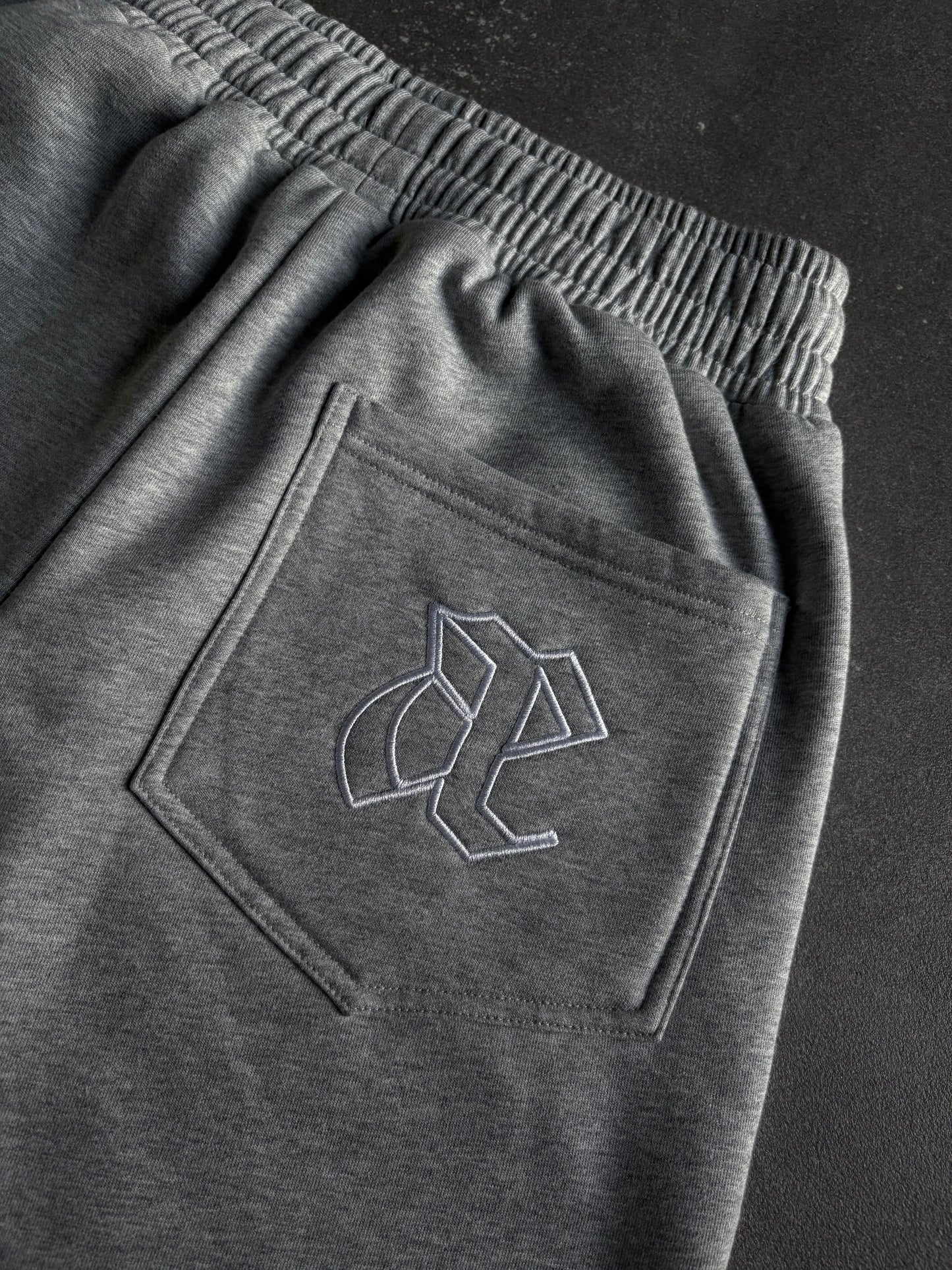 Æ SWEATSHORTS