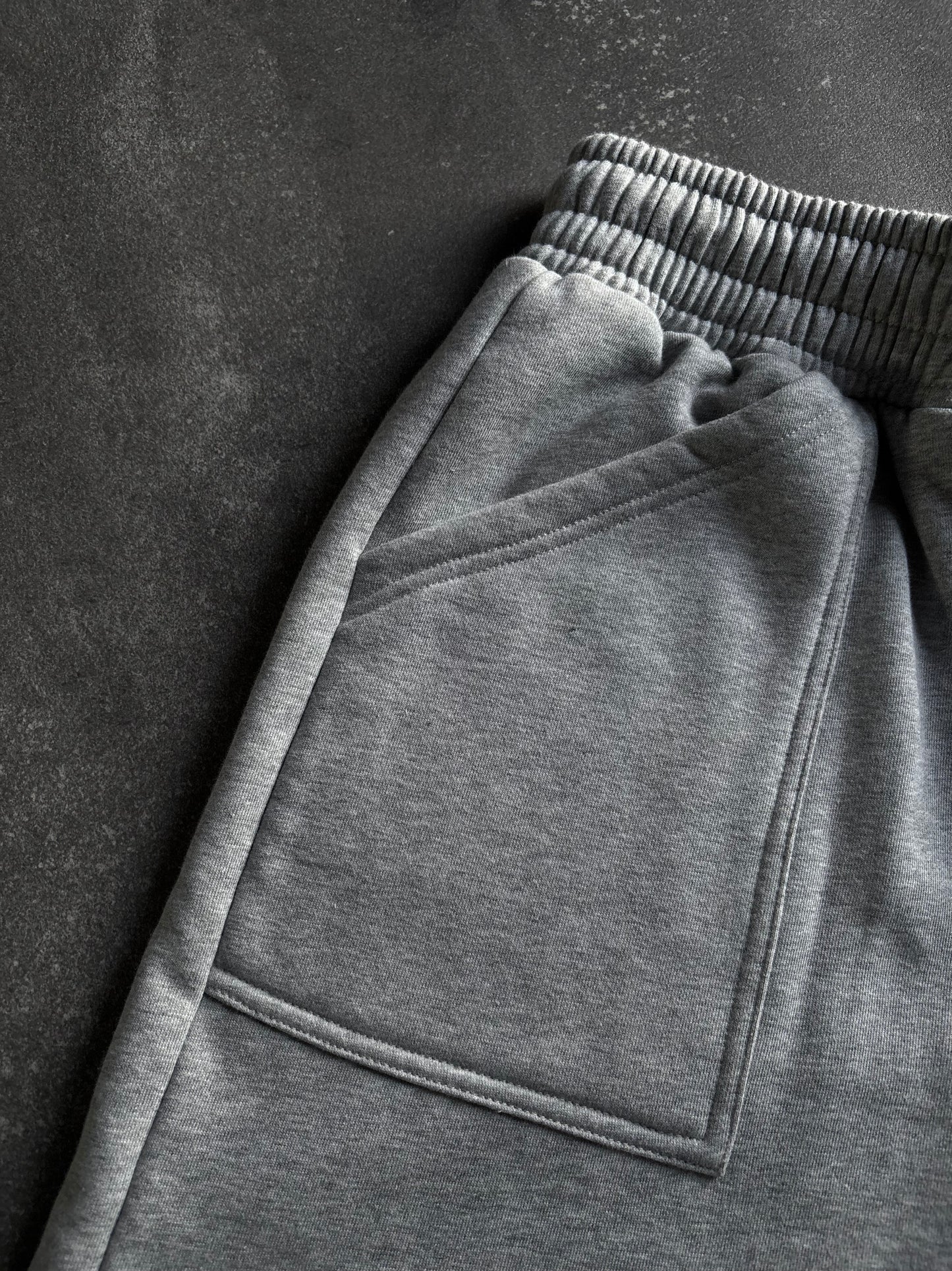 Æ SWEATSHORTS